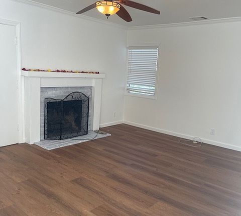 3rd image of 8921 Darby Ave