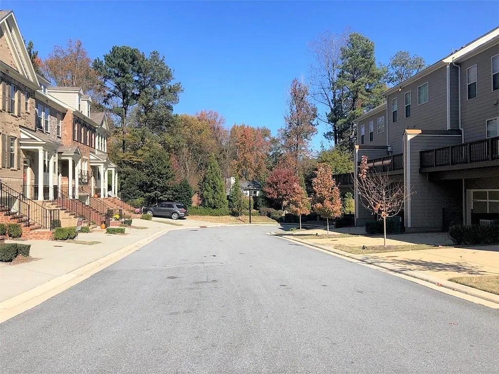 4 bed, 3.5 bath, 2234 sqft, $4,200 — Photo 2
