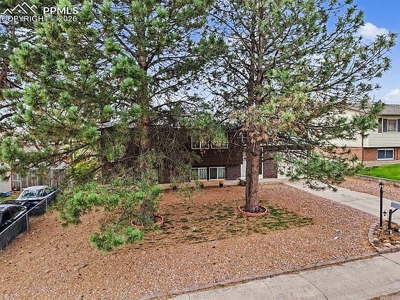 3rd image of 27 McBurney Blvd
