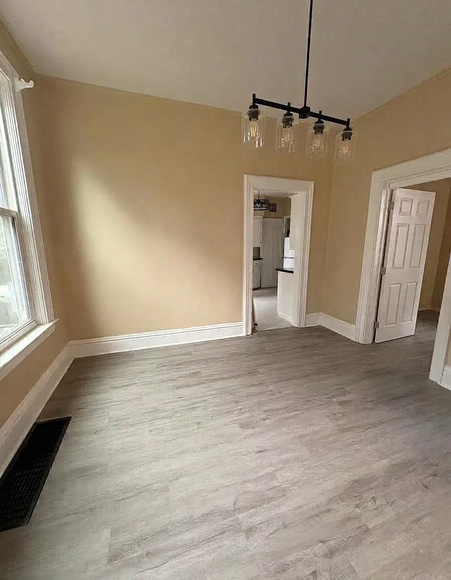 4 bed, 1.5 bath, 1423 sqft, $2,300 — Photo 4