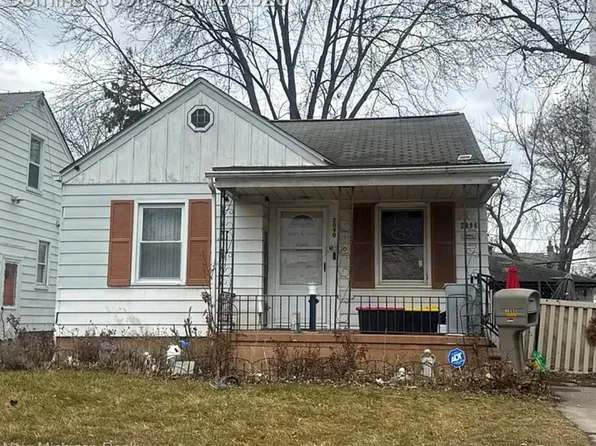 2090 Russell Ave, Lincoln Park, MI 48146