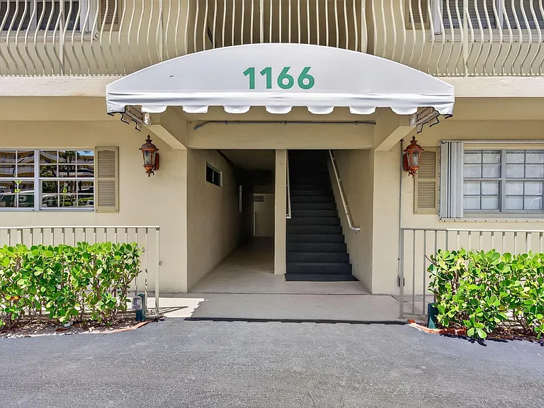 1166 Hillsboro Mile #26 — Photo 10