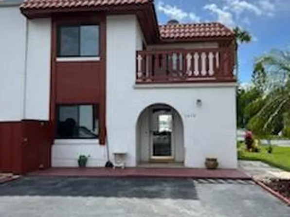 2079 Oak Meadow Cir, South Daytona, FL 32119