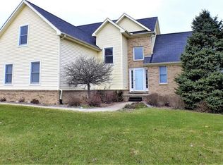 9836 Fountain Ln, Fowlerville, MI 48836