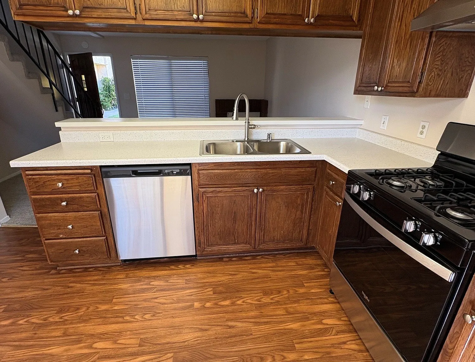 1001 E Cypress Ave — Photo 3