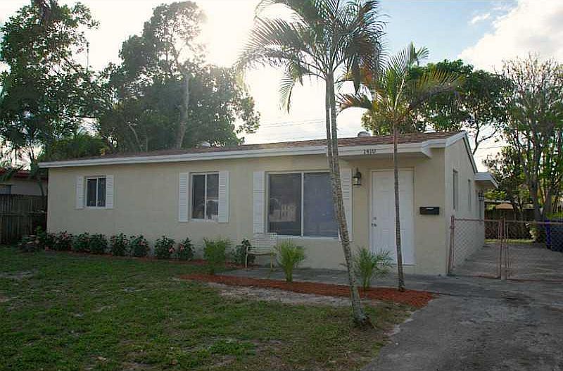 1st image of 1410 NW 69th Way