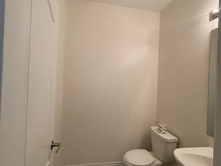 913 Rexton Dr — Photo 8