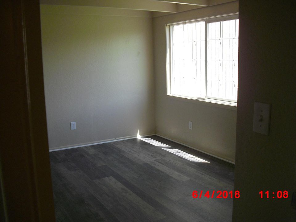 Large downstairs bedroom