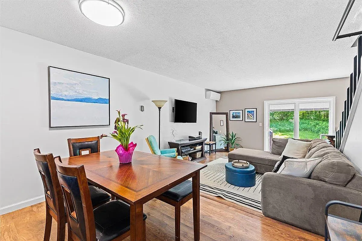 2 bed, 1024 sqft, $2,450 — Photo 2