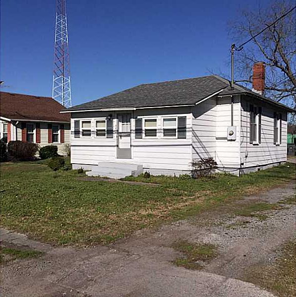1st image of 44 W Windsor Blvd