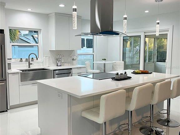 2nd image of 16102 1st St E