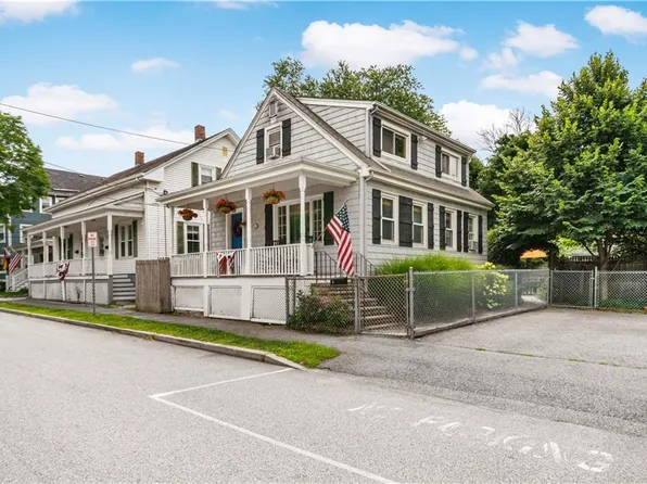 8 Lincoln Ave, Bristol, RI 02809