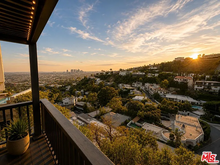 8810 Hollywood Blvd — Photo 1
