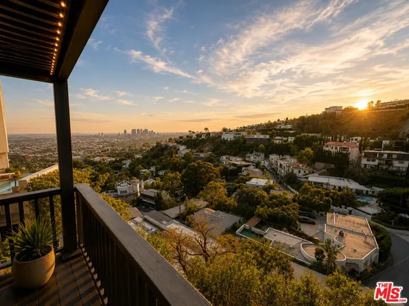 8810 Hollywood Blvd, Los Angeles, CA 90069