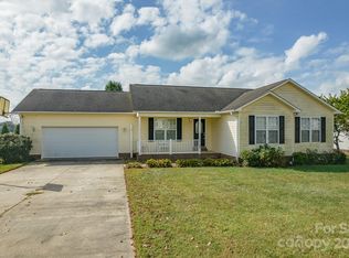 107 W Edinburgh Ct, Statesville, NC 28625