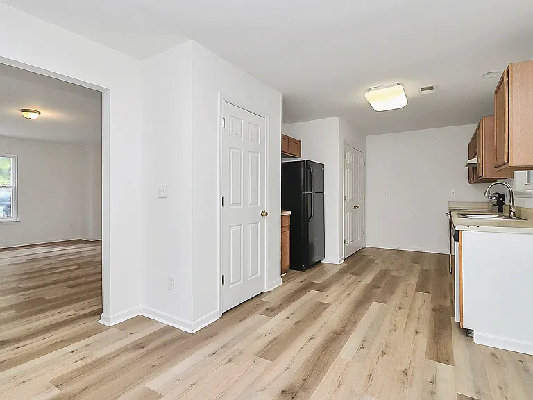 1215 McAllister Dr — Photo 16