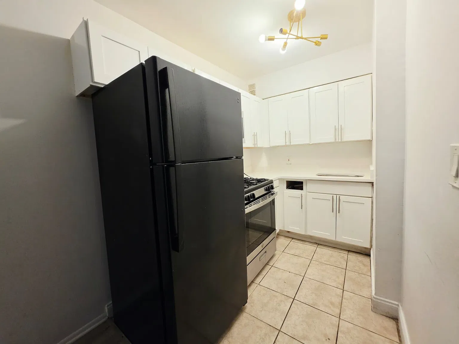 3 bed, 1000 sqft, $2,350 — Photo 1
