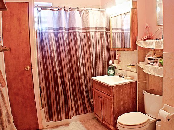 2nd image of 3718 Dyre Ave