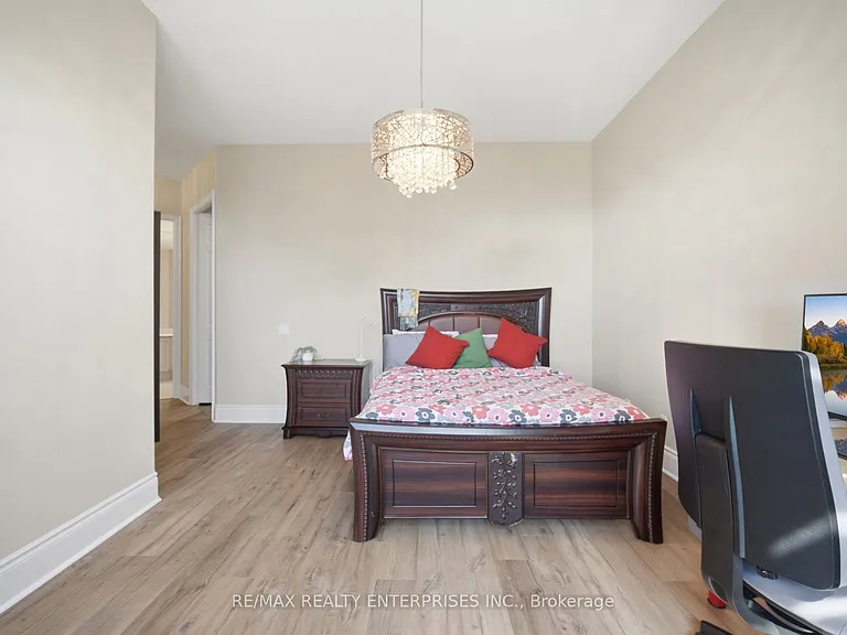 35 Kingsbridge Garden Cir #3301 — Photo 14