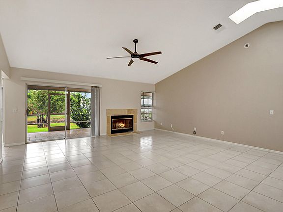 3rd image of 1751 SW Southworth Terrace