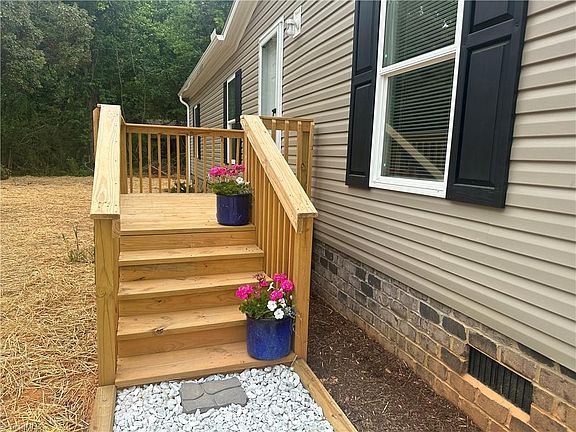 4th image of 327 Wafford Rd