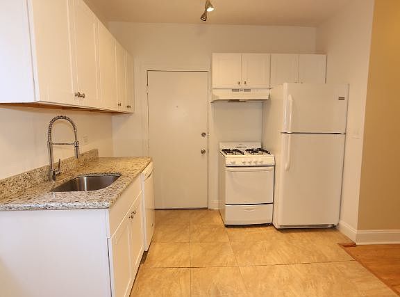 3rd image of 5239 N Winthrop Ave APT 03