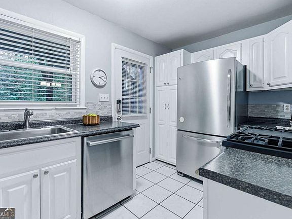 2nd image of 1010 Scott Blvd APT B1