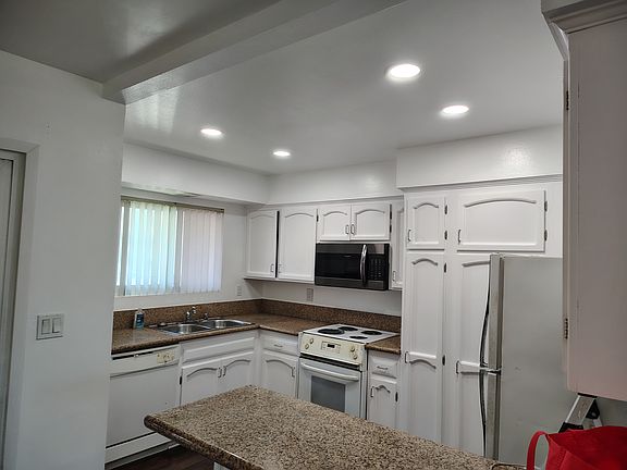 3rd image of 4800 Williamsburg Ln