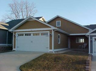 303 Mooring Pl #27, Grafton, IL 62037