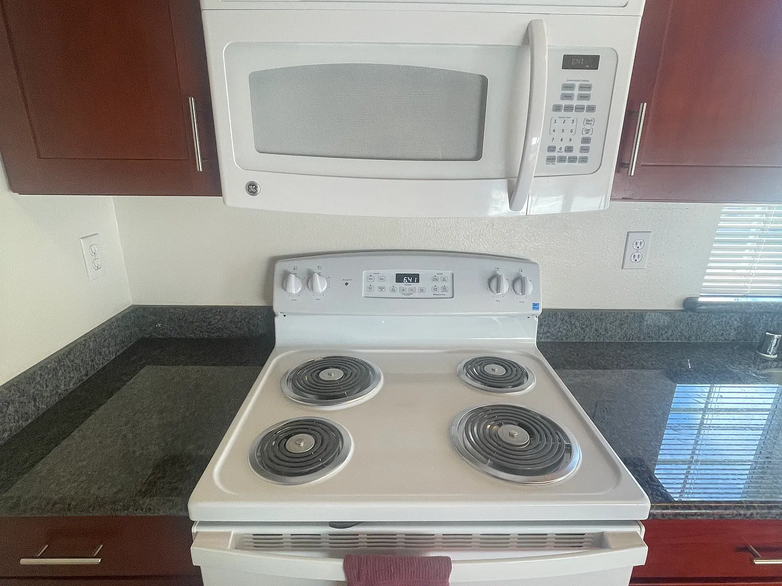 2 bed, 2.5 bath, 850 sqft, $3,300 — Photo 4