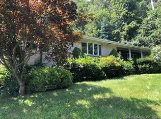 144 Fans Rock Rd, Hamden, CT 06518