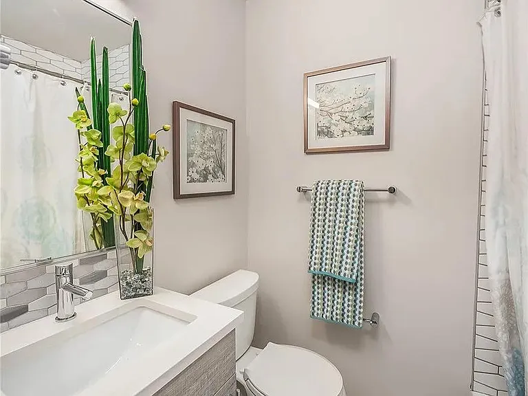 118 W Florentia St #B — Photo 11