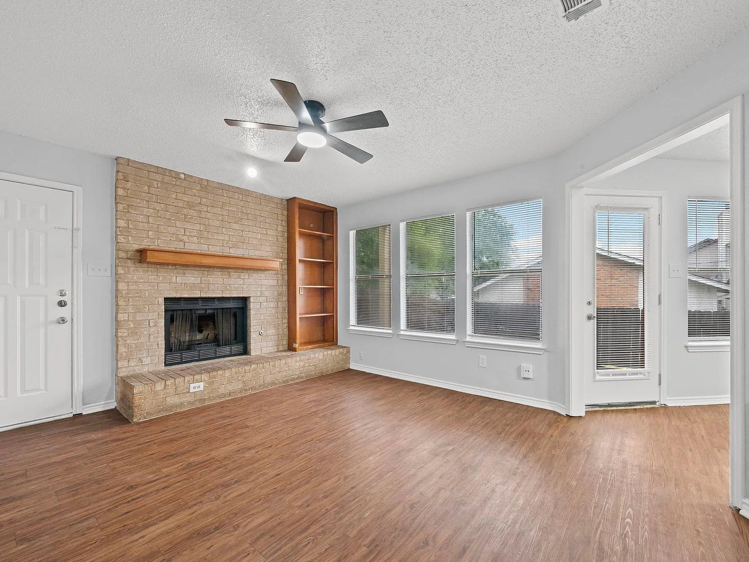 2 bed, 2.0 bath, 950 sqft, $1,200 — Photo 3