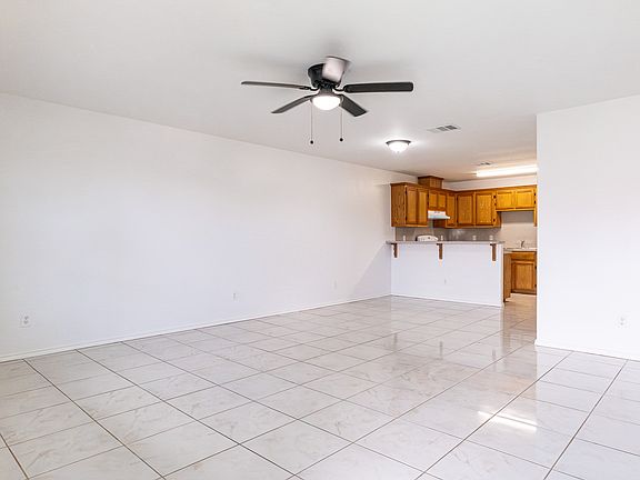 5th image of 959 Live Oak Cir APT 2