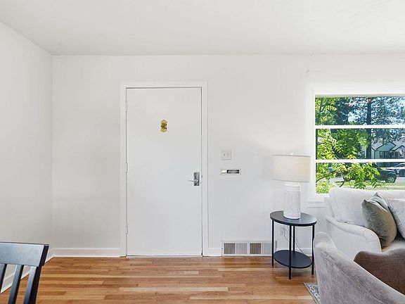 5th image of 3112 W Walton Ave