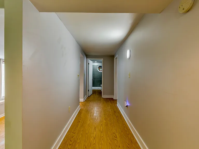 523 Boulevard SE #B — Photo 8