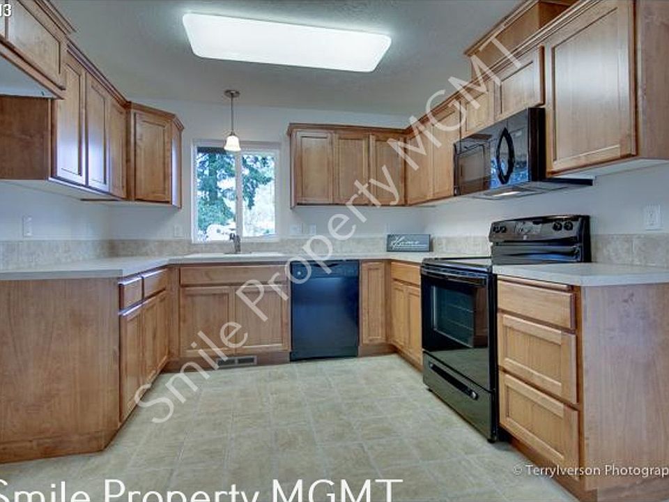 1st image of 17223 SE Woodward Ct Unit B