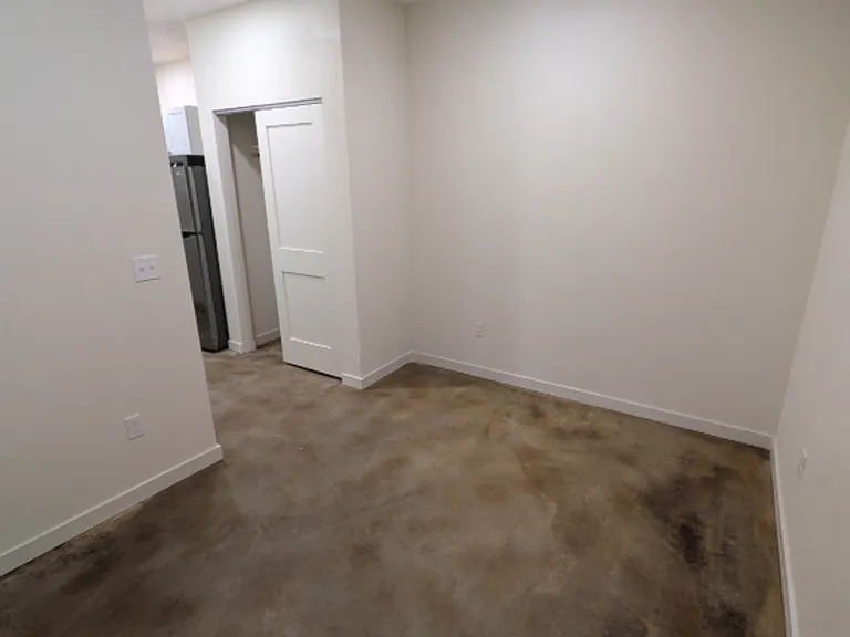 541 W Taylor Ave — Photo 8