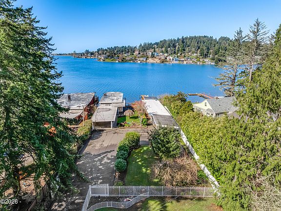 3rd image of 1381 NE East Devils Lake Rd