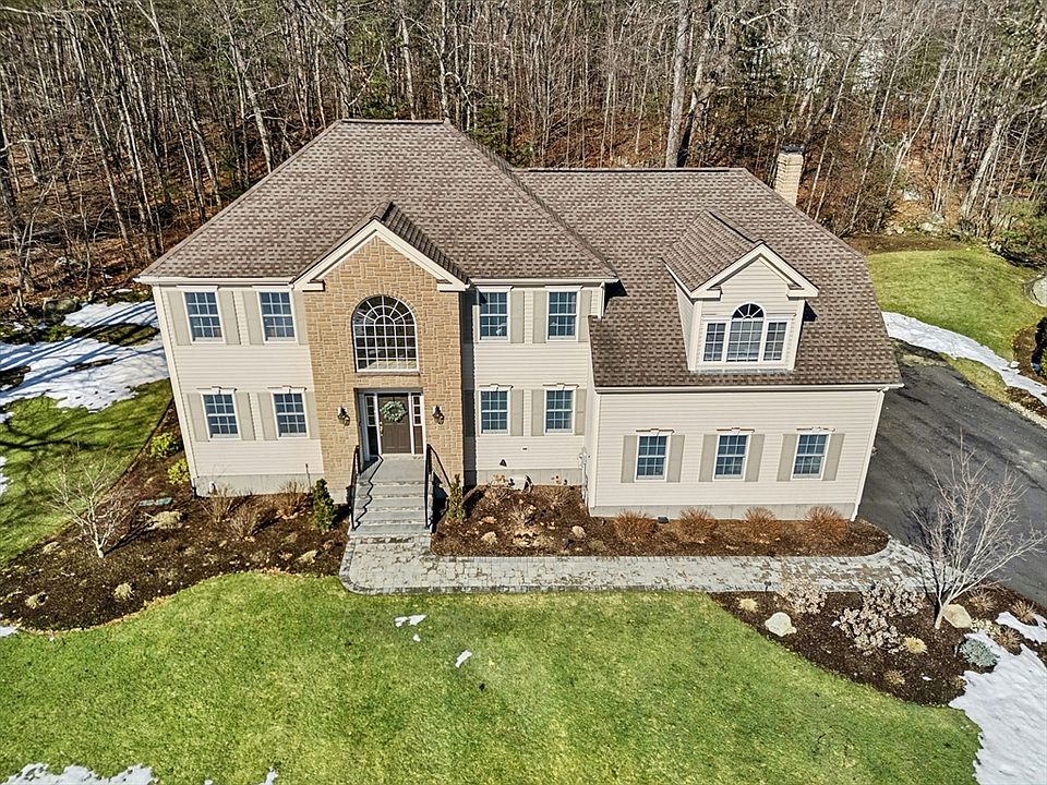 1st image of 7 Deer Ridge Rd