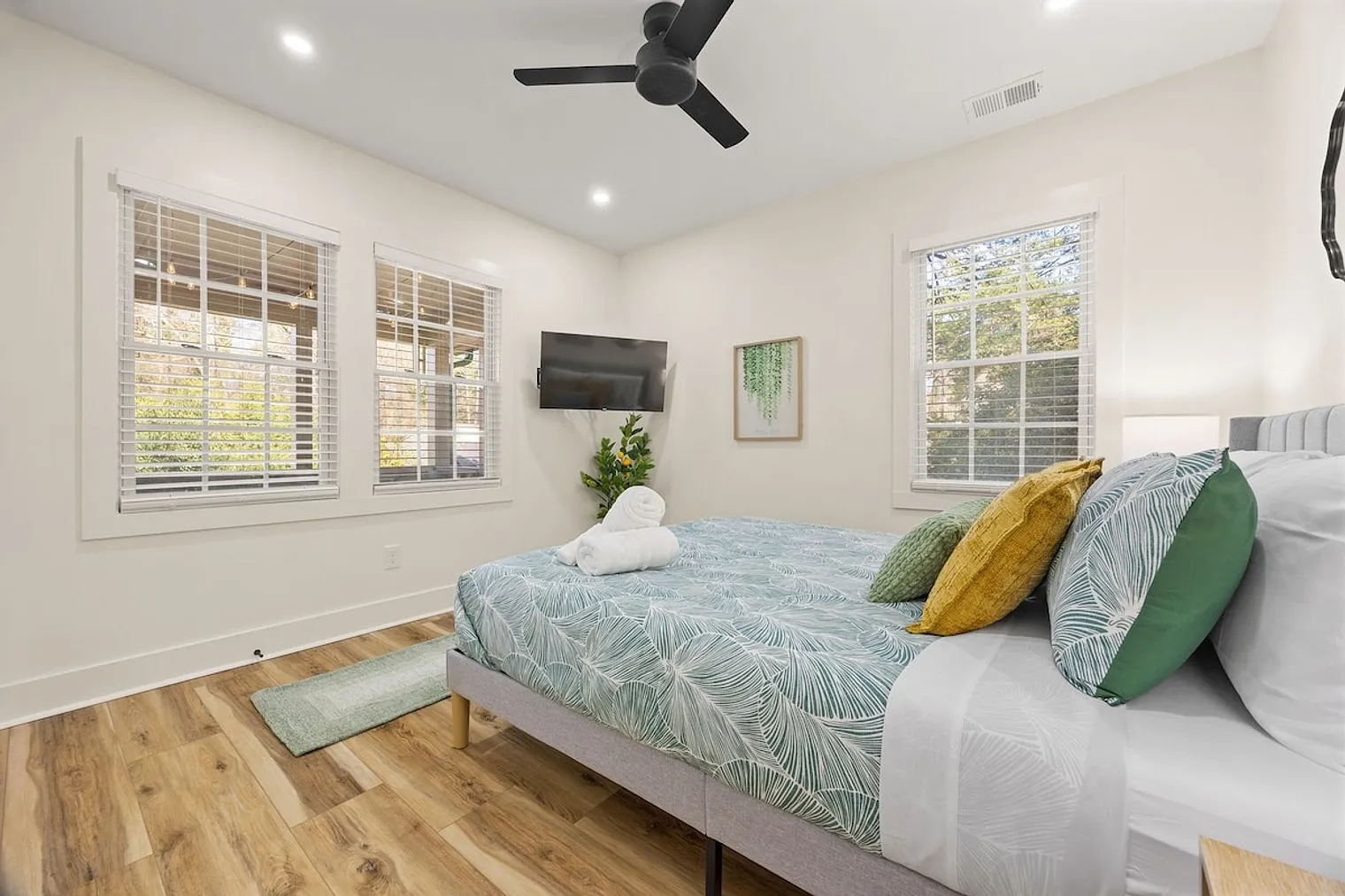 4 bed, 2.5 bath, $6,058 — Photo 4