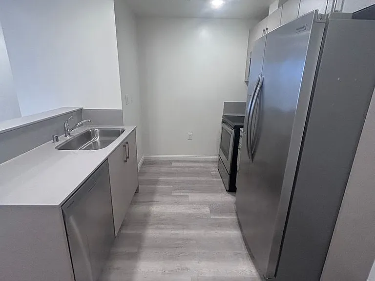 V on Victory Apartments — Photo 53