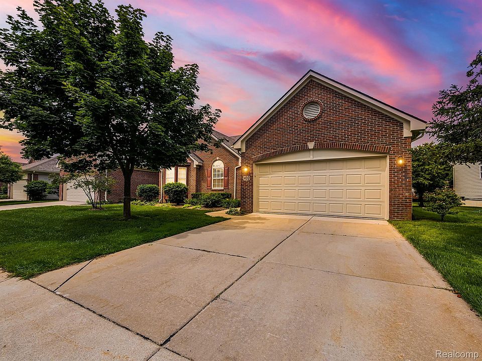 1st image of 402 Woodhaven Dr