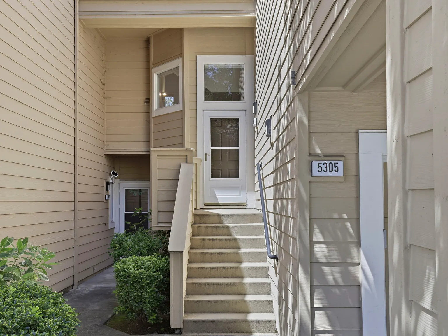 2 bed, 2.0 bath, 1100 sqft, $3,400 — Photo 4