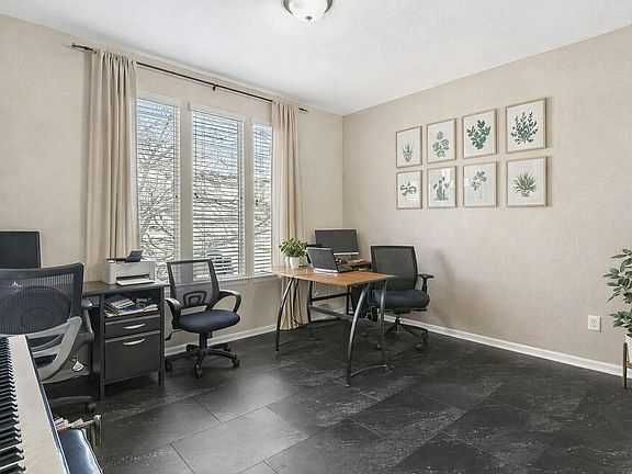 4th image of 5347 Applebrook Ln