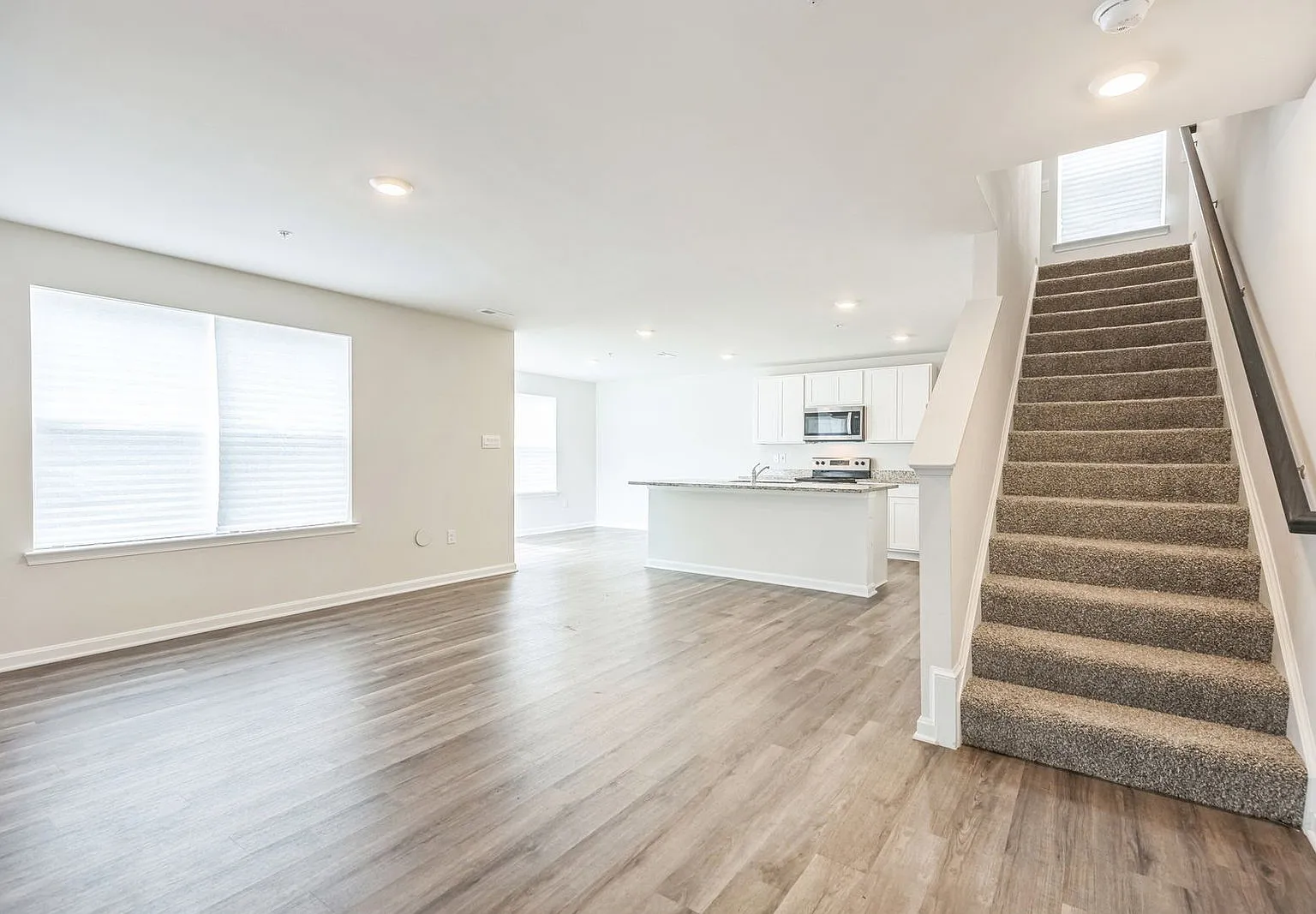 4 bed, 2.5 bath, 4182 sqft, $3,250 — Photo 2