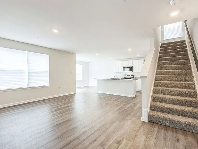 322 Forest Edge Ave — Photo 2