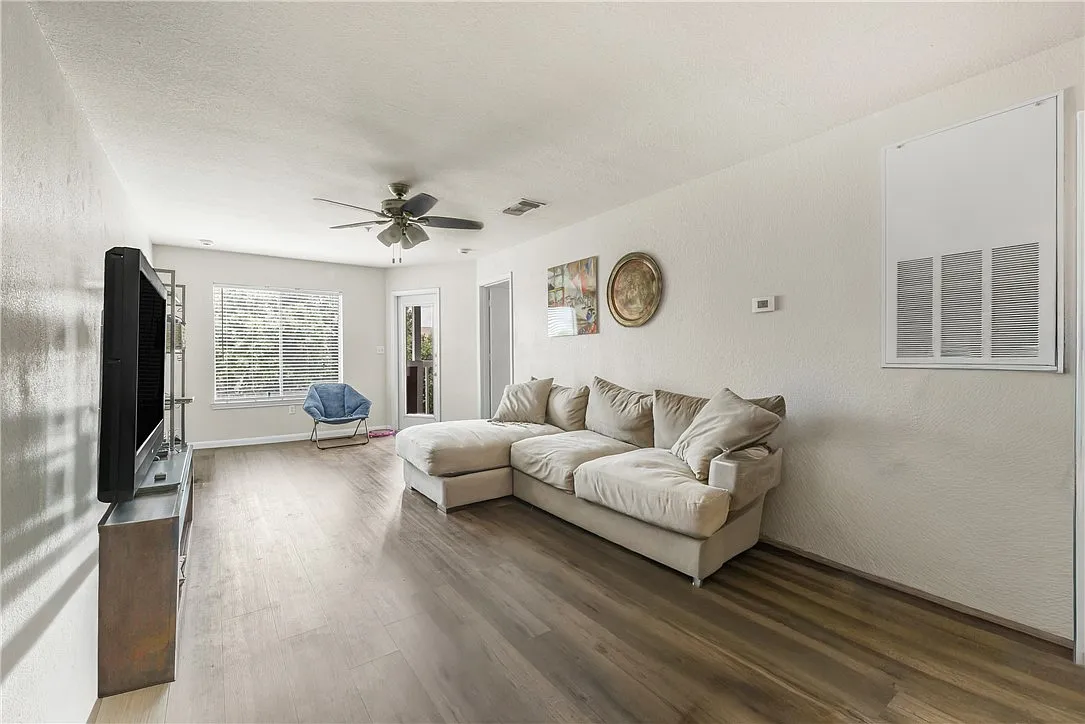 4 bed, 1236 sqft, $1,650 — Photo 4