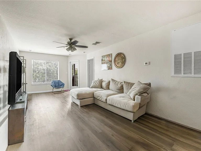 527 Parkway #303 — Photo 4