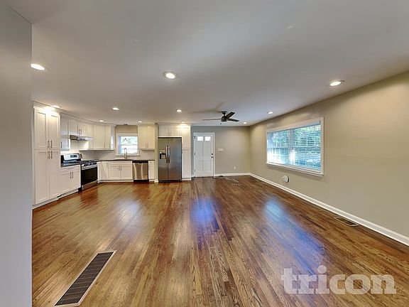 3rd image of 2001 E Lake Dr